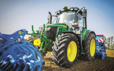 Les tracteurs 6M de John Deere prennent du galon et grimpent jusqu’à 281 ch